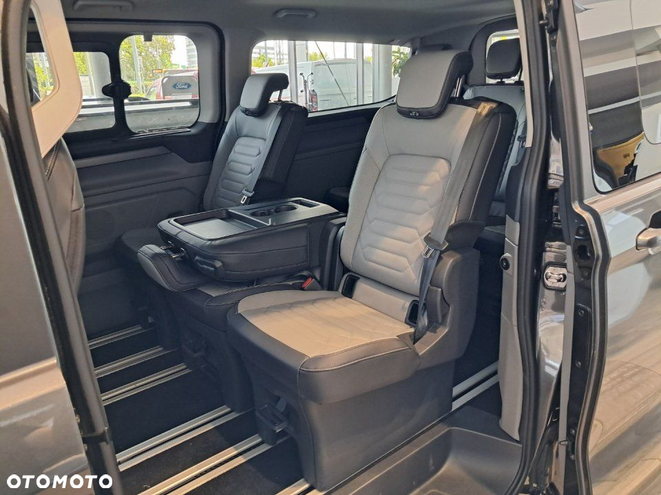 Ford Tourneo Custom - 12