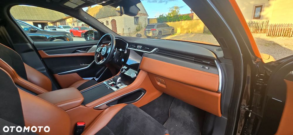 Jaguar F-Pace AWD SVR - 16