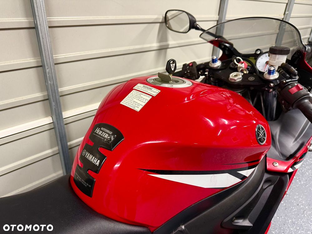 Yamaha R6 - 6