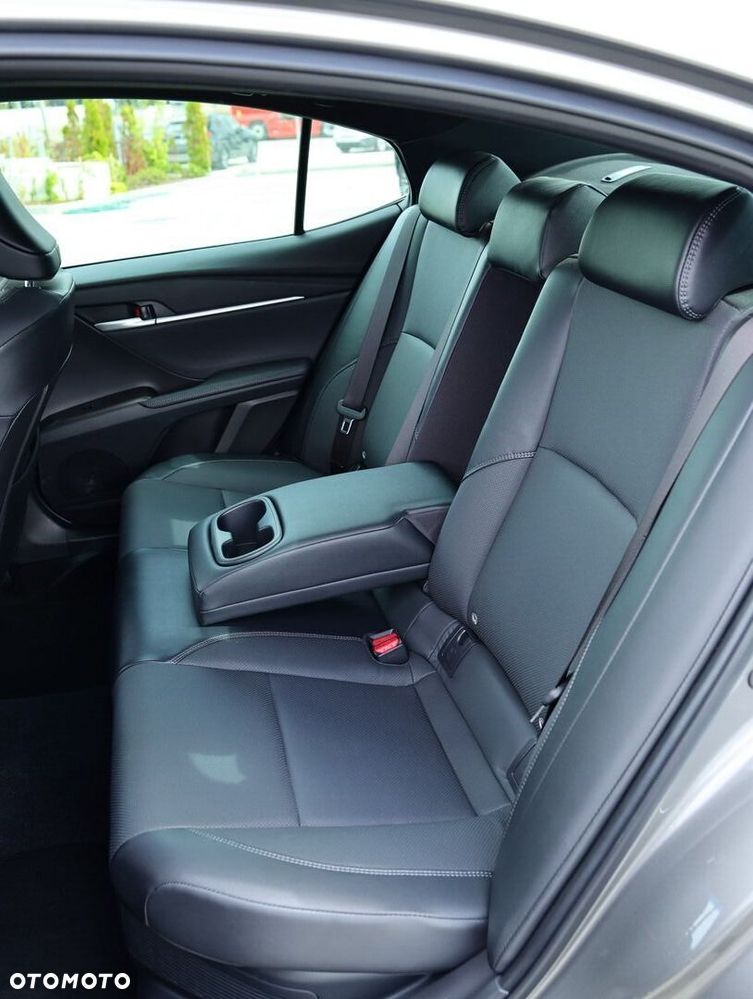 Toyota Camry - 21