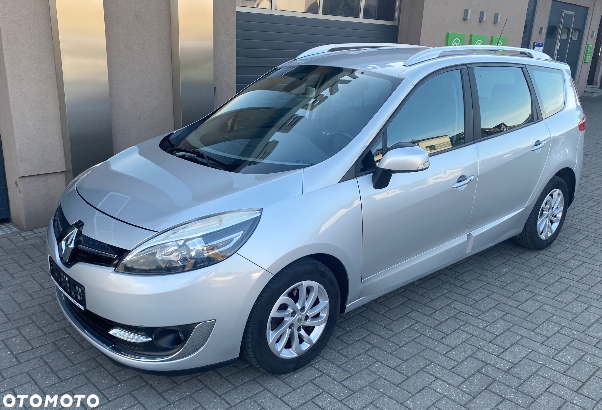 Renault Grand Scenic - 16