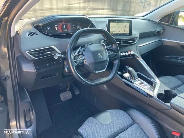 Peugeot 5008 1.2 PureTech Allure EAT8 - 17