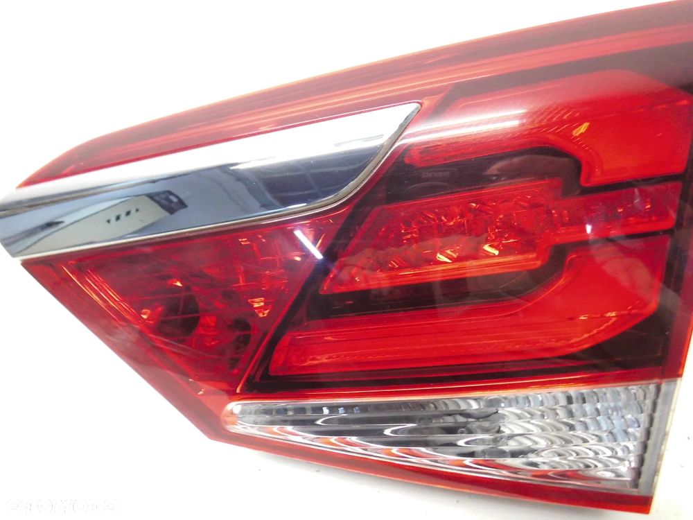 LAMPA W KLAPĘ HYUNDAI I40 LIFT KOMBI PRAWA TYLNA ORYGINAŁ - 3