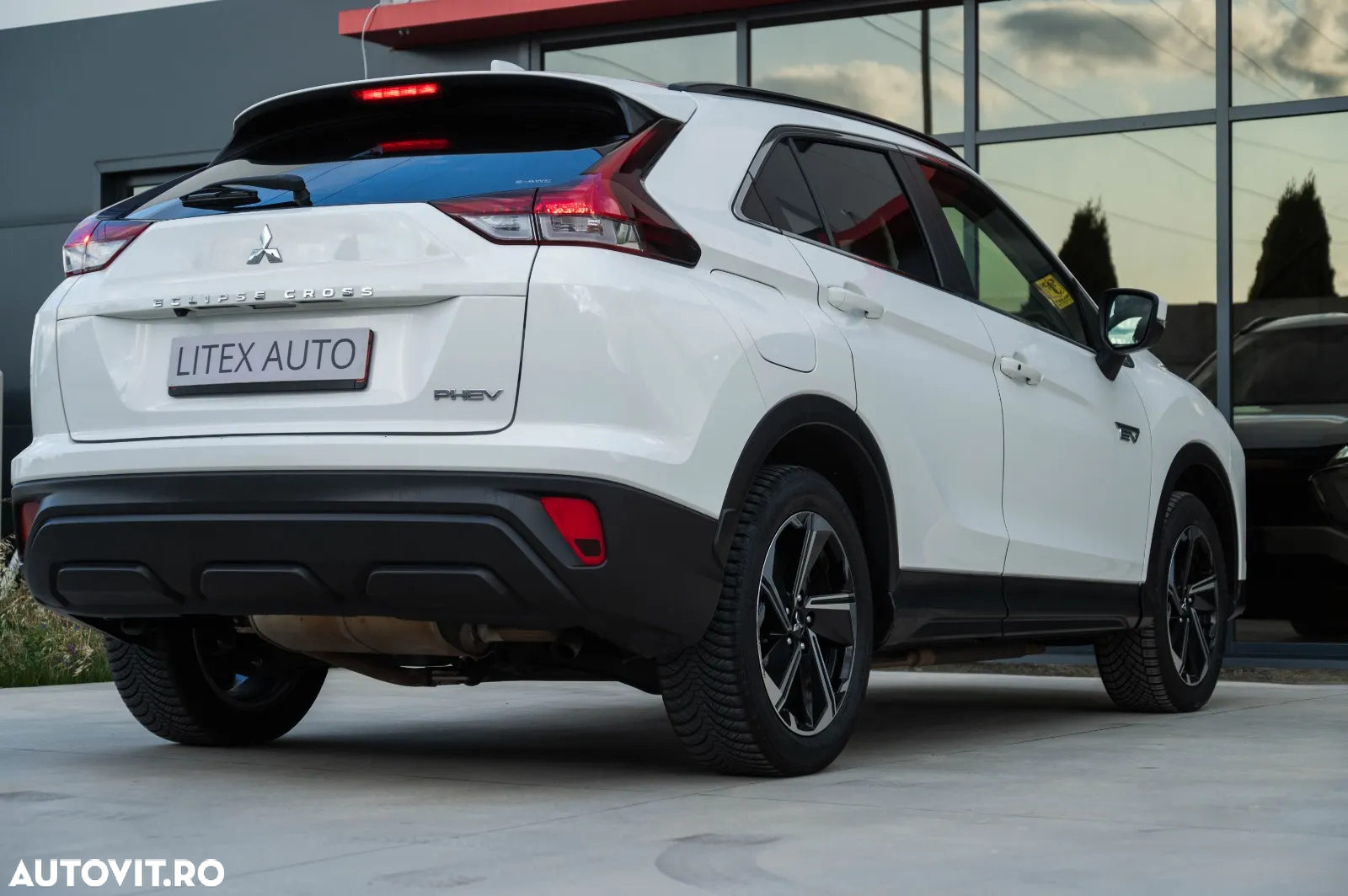 Mitsubishi Eclipse-Cross Plug-In Hybrid 4WD Intro Edition - 9