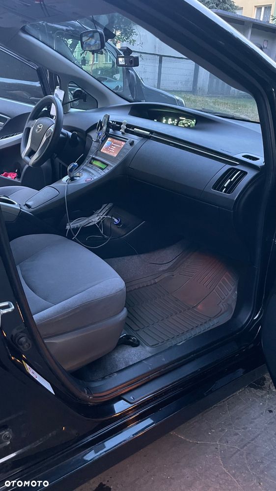 Toyota Prius 1.8 HSD Premium - 13