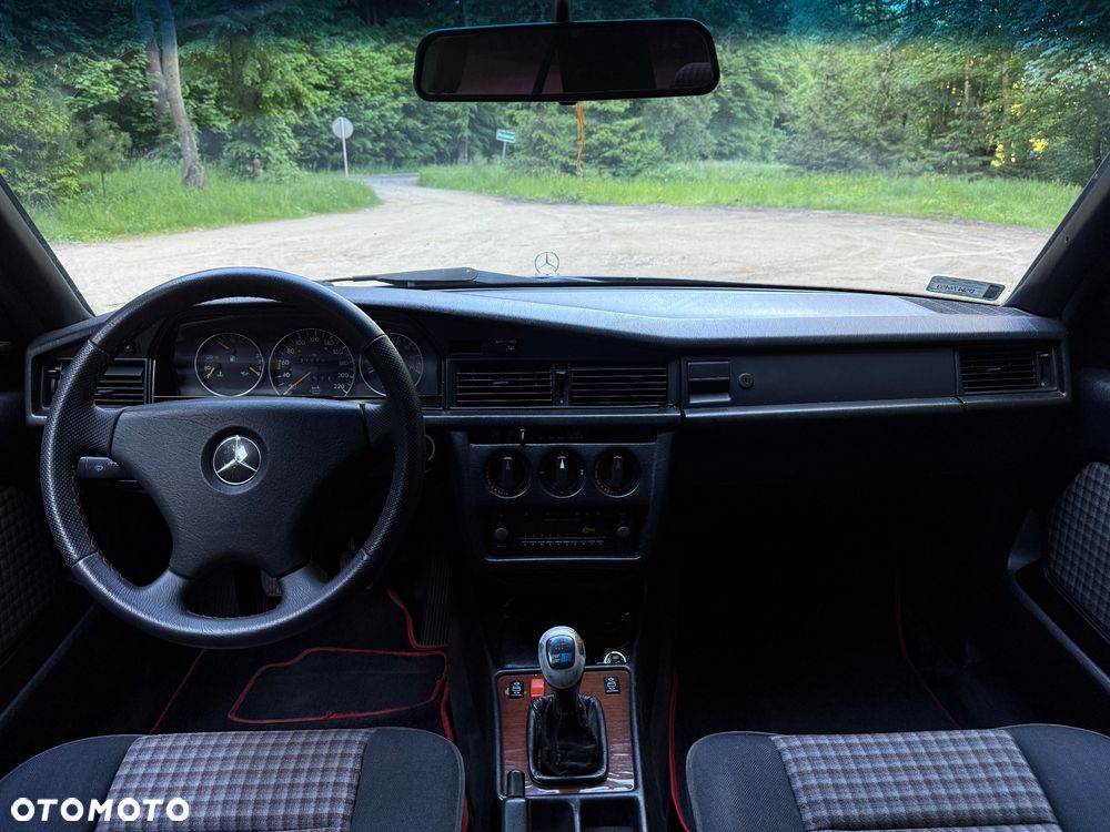 Mercedes-Benz W201 (190) - 25
