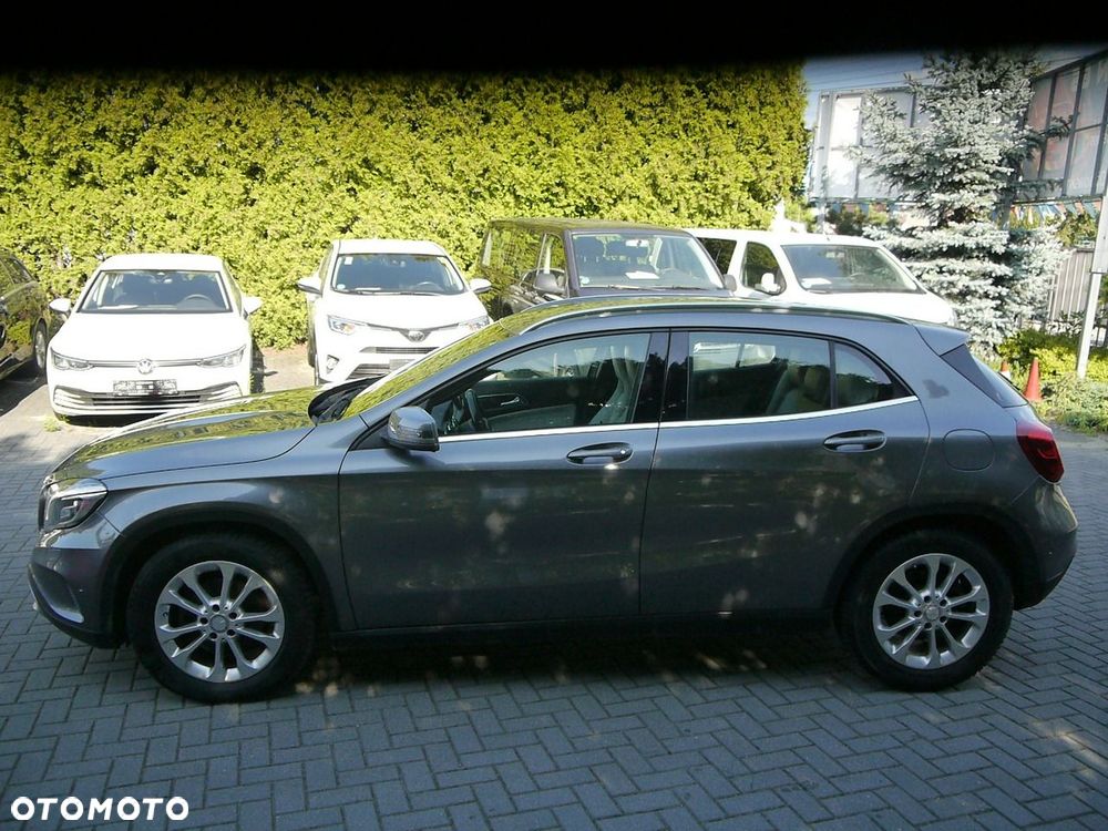 Mercedes-Benz GLA 200 UrbanStyle Edition - 10