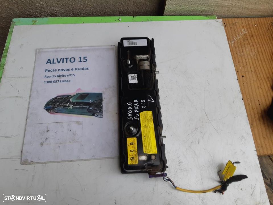airbag das pernas do condutor Skoda Superb 2010
