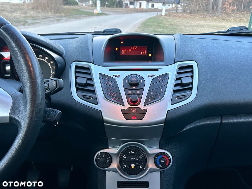 Ford Fiesta 1.25 Celebration - 26