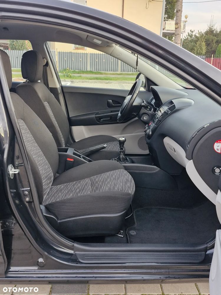 Kia Venga 1.4 CVVT Vision - 14