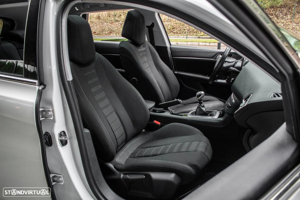 Peugeot 308 SW 1.6 BlueHDi Allure - 26