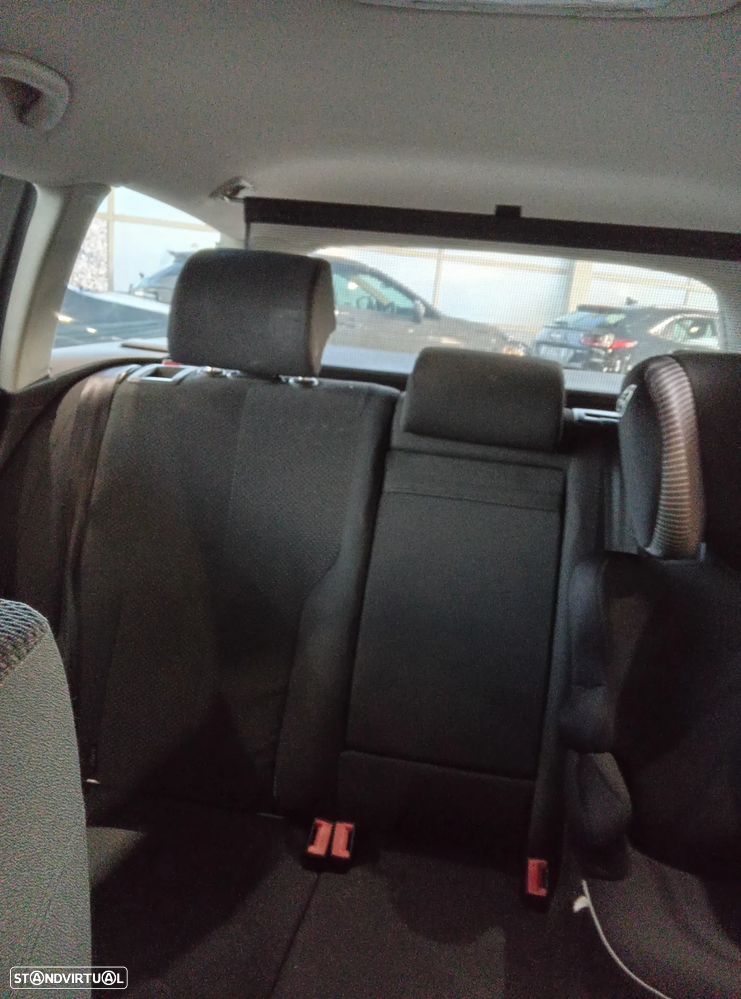 VW Passat Variant 2.0 TDi Confortline - 21