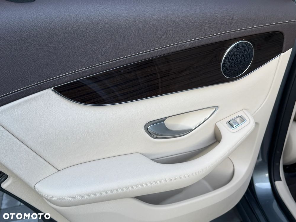 Mercedes-Benz GLC 300 de 4-Matic Business Edition - 29