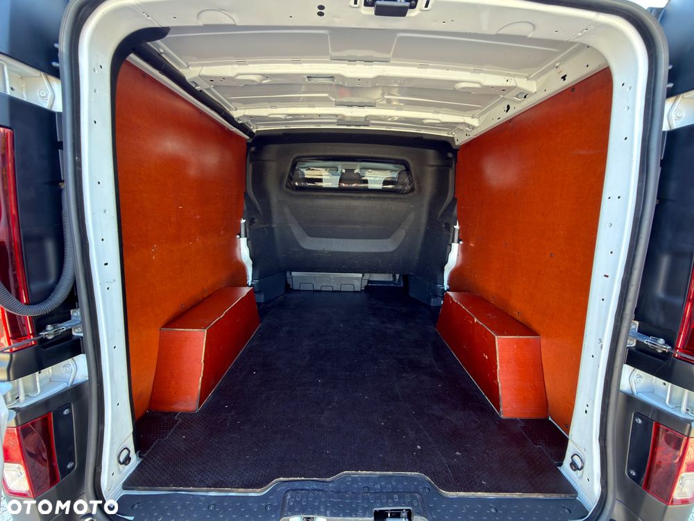 Renault Trafic - 16
