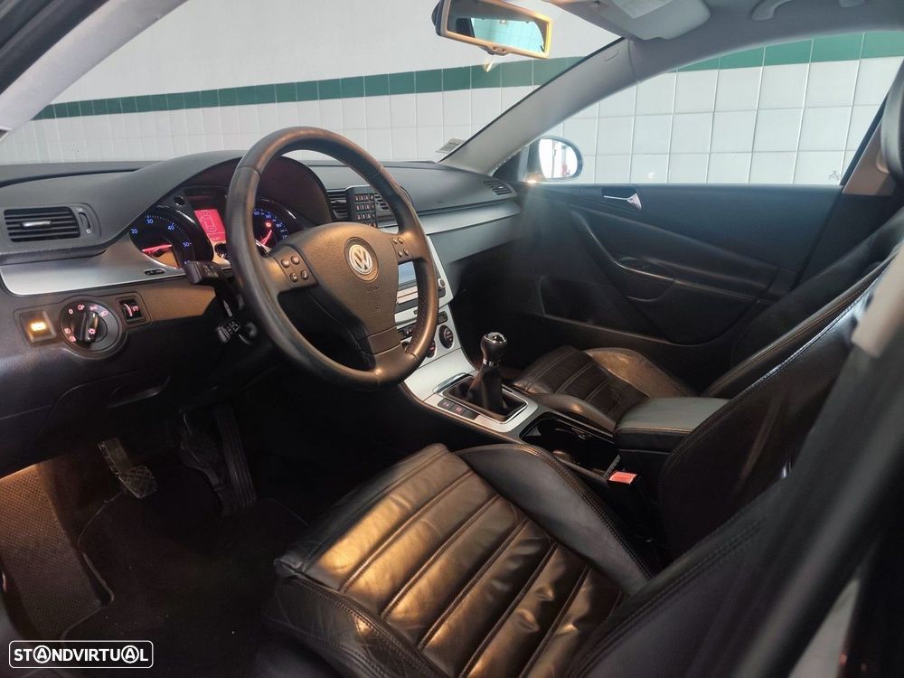 VW Passat Variant 2.0 TDi Highline - 9