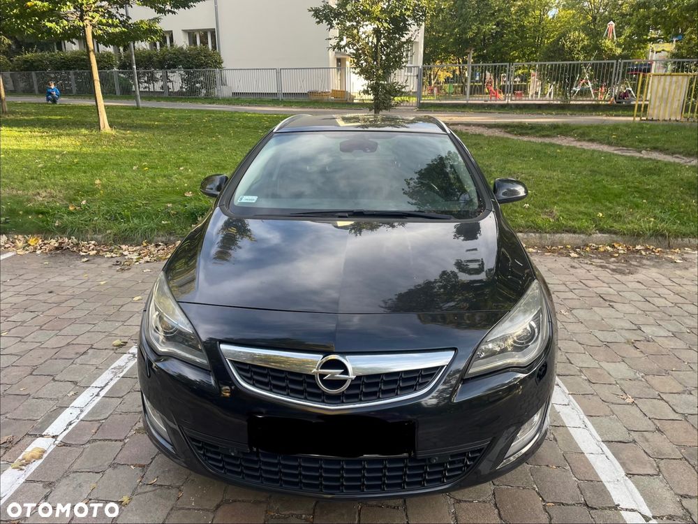 Opel Astra 2011 photo 2