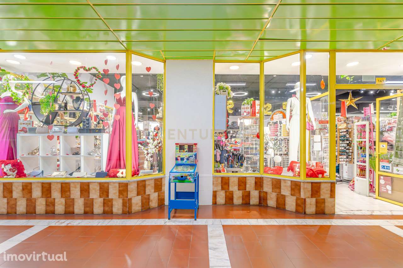 Loja no Centro Comercial da Amora - Grande imagem: 2/11