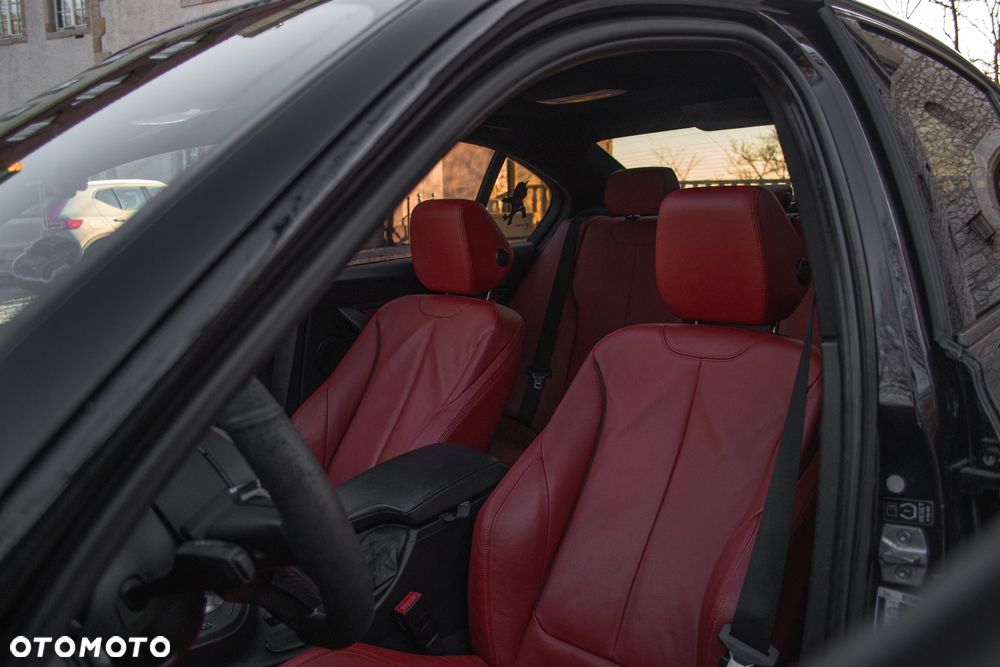 BMW Seria 3 335i xDrive Edition Sport - 19