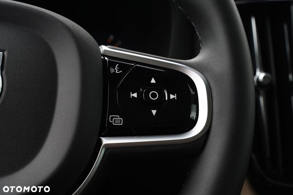 Volvo XC 60 B5 B AWD Plus Dark - 16
