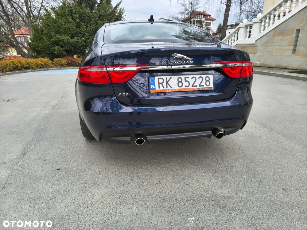 Jaguar XF 25d AWD Portfolio - 6