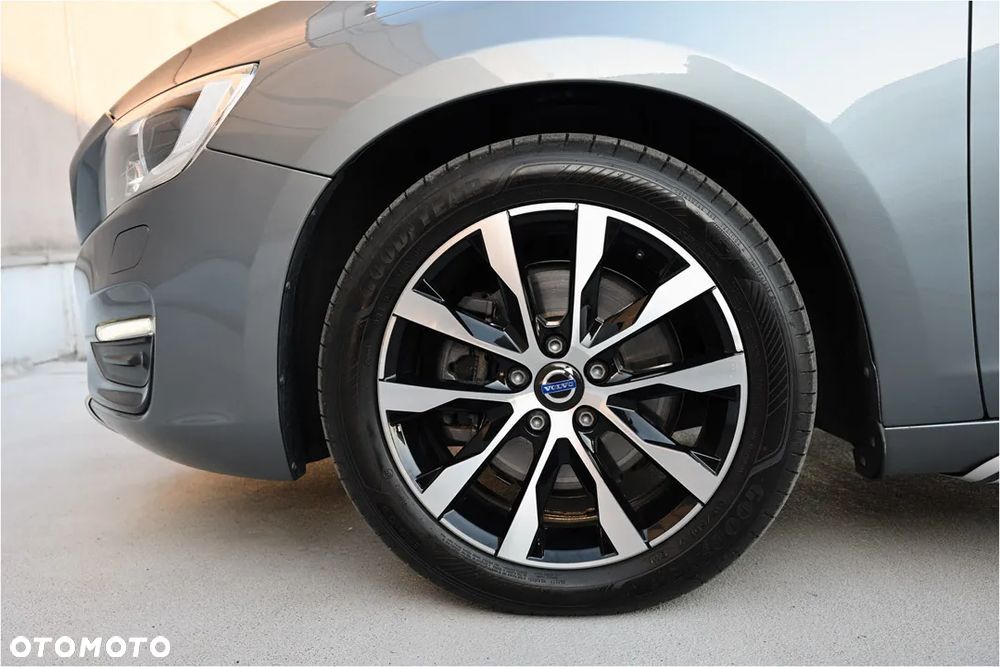 Volvo V60 D4 Geartronic Summum - 18