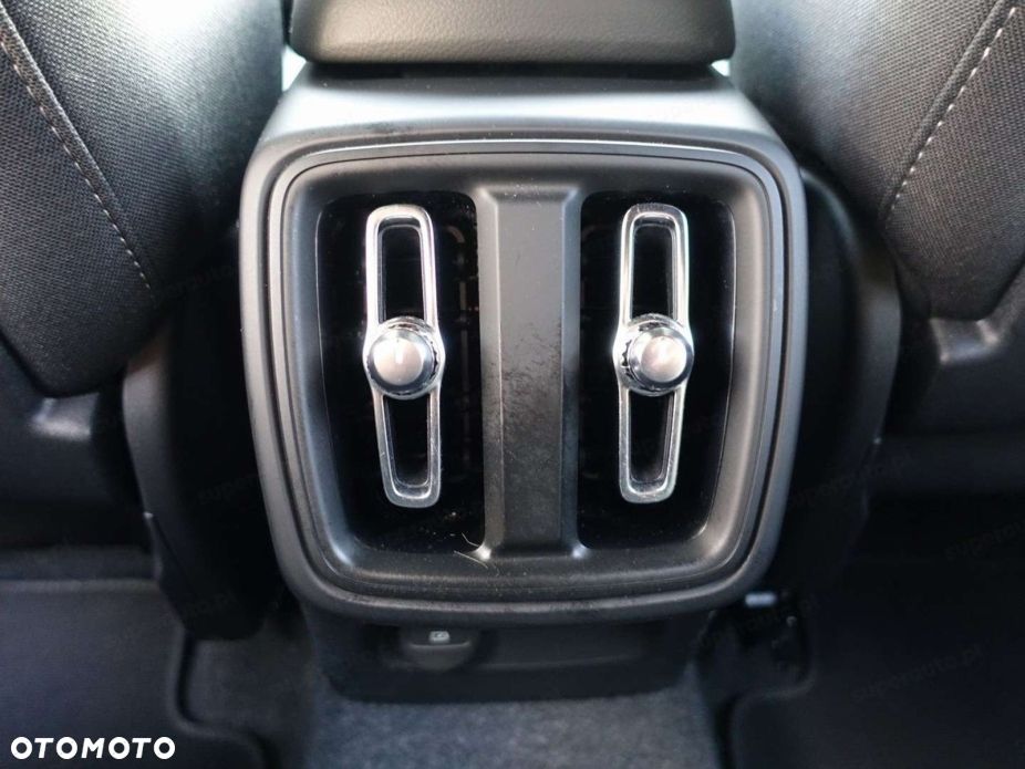 Volvo XC 40 B4 Plus Black Edition - 12