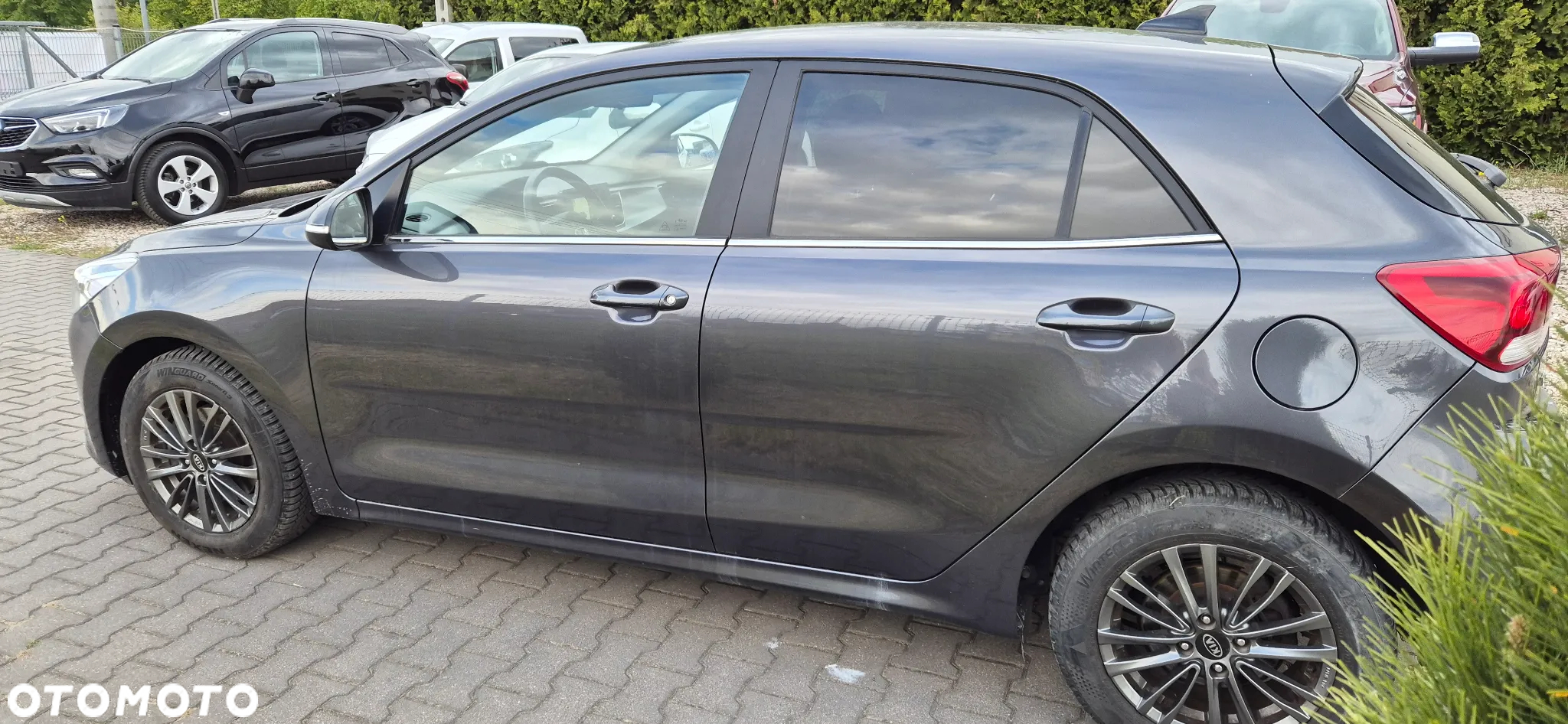 Kia Rio 1.4 L - 8