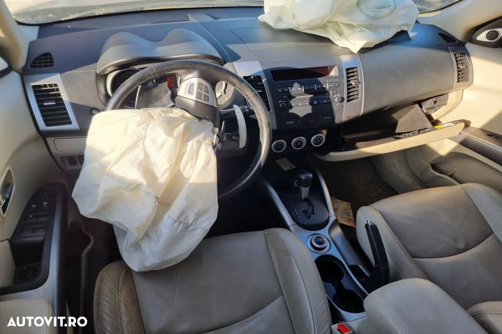 Fata de portiera stanga fata Mitsubishi Outlander 2  [din 2005 pana - 6