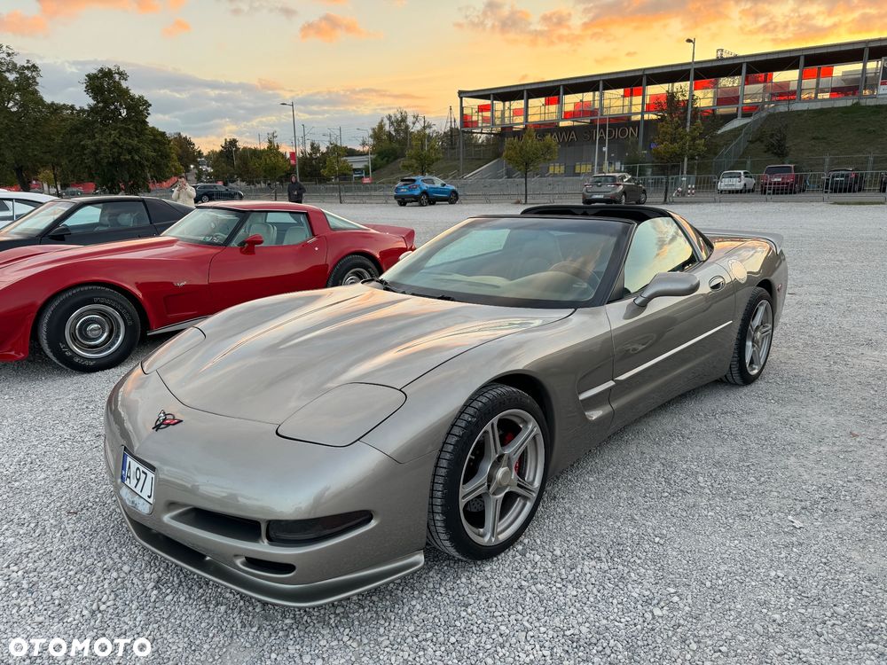 Chevrolet Corvette - 29