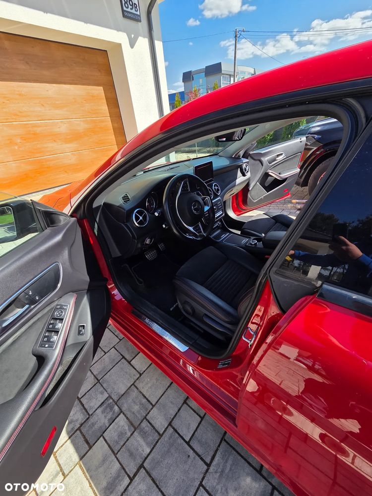 Mercedes-Benz CLA 200 7G-DCT AMG Line - 17
