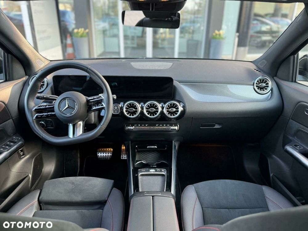 Mercedes-Benz GLA - 12