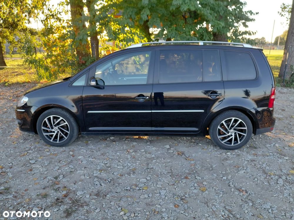 Volkswagen Touran - 1