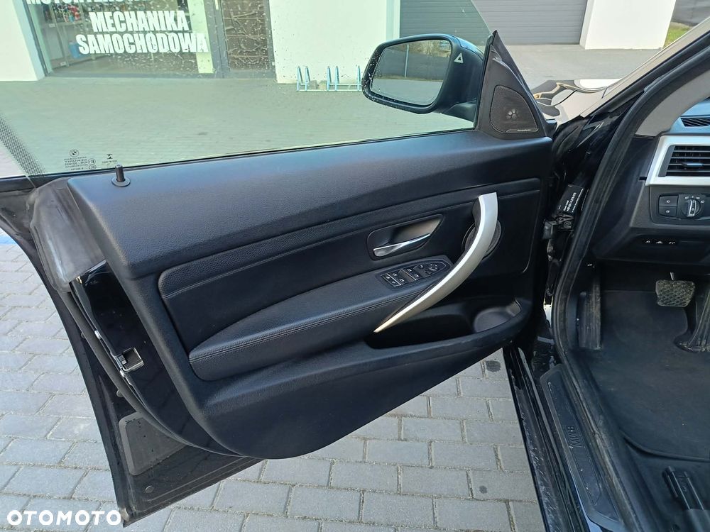 BMW 3GT 318d Business Edition - 12