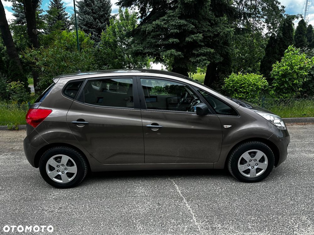 Kia Venga - 10