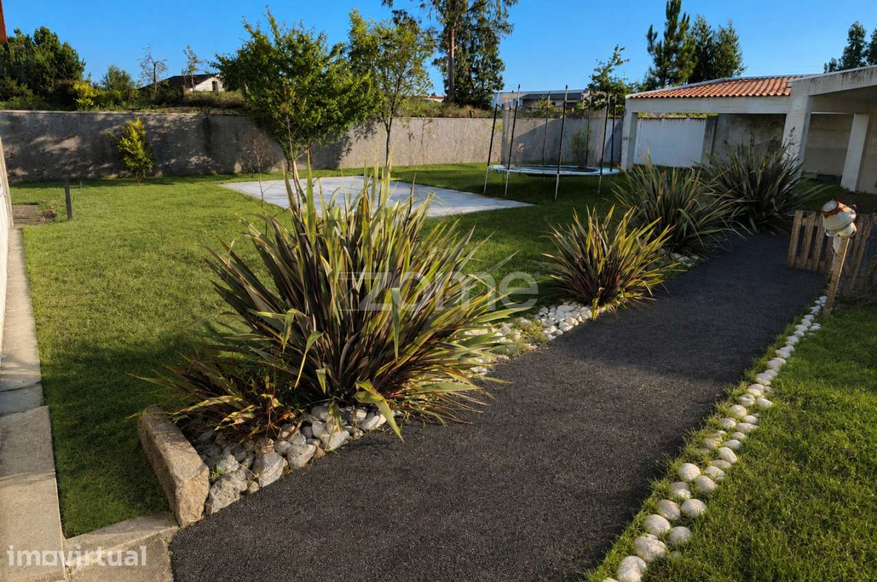Exclusiva Moradia T3 com Amplo Jardim em Oleiros, Braga - Grande imagem: 3/45