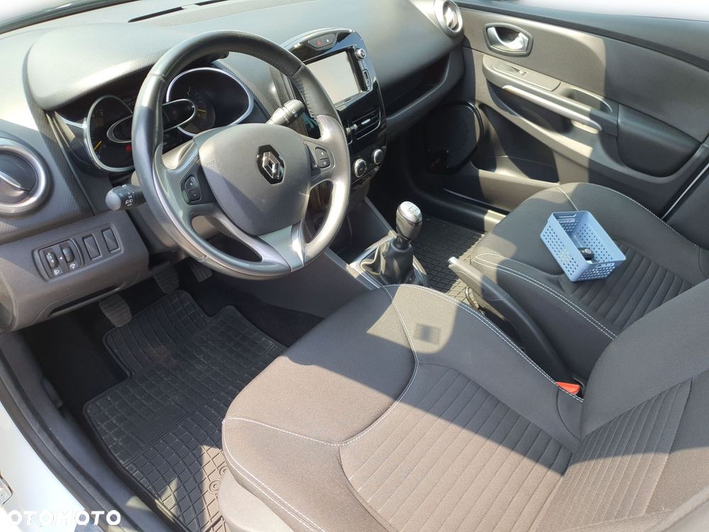 Renault Clio 1.2 16V Limited EU6 - 12