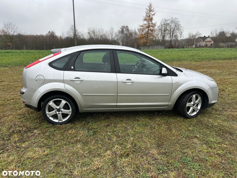 Ford Focus 2.0 TDCi Ghia - 12