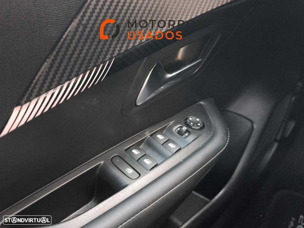 Peugeot 208 1.2 Hybrid Allure e-DCS6 - 19