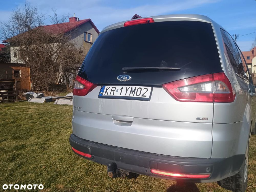 Ford Galaxy 2010 photo 3