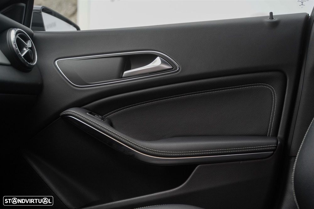 Mercedes-Benz CLA 220 d Shooting Brake Urban Aut. - 31