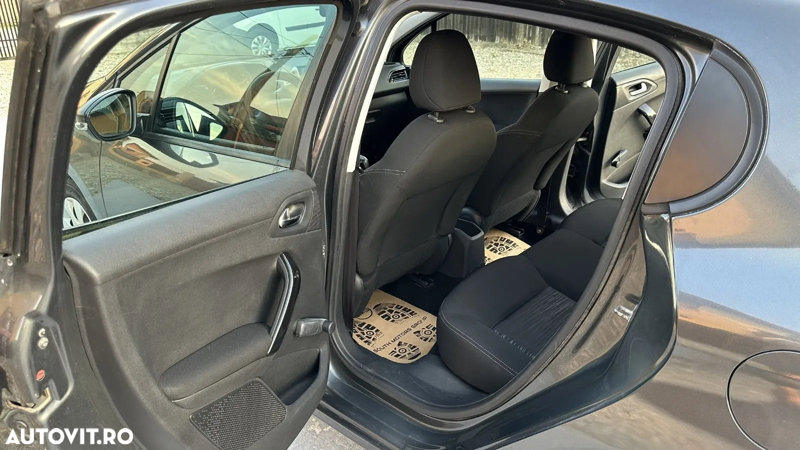 Peugeot 208 1.2 L PureTech Allure - 21