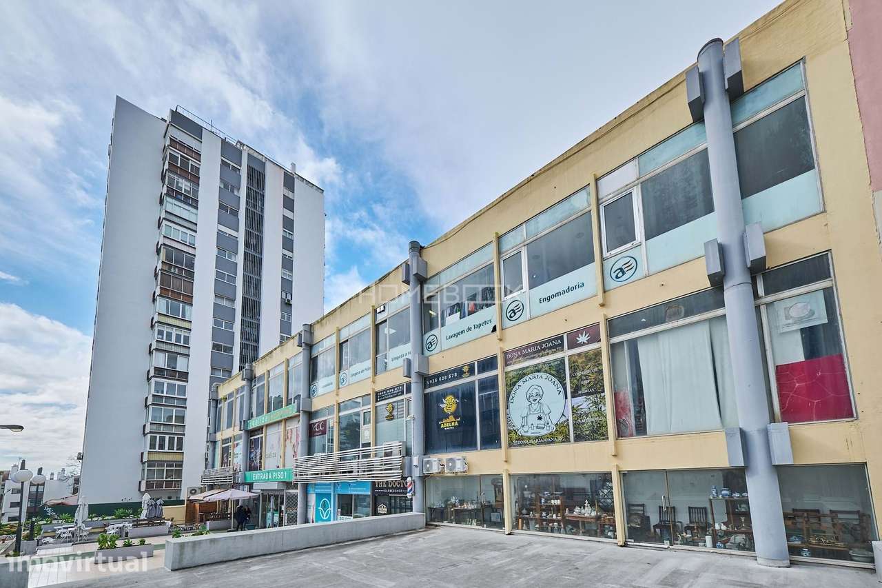 Loja no Estoril com histórico de rendimento e 56 kVA – 74 m² - Grande imagem: 2/7