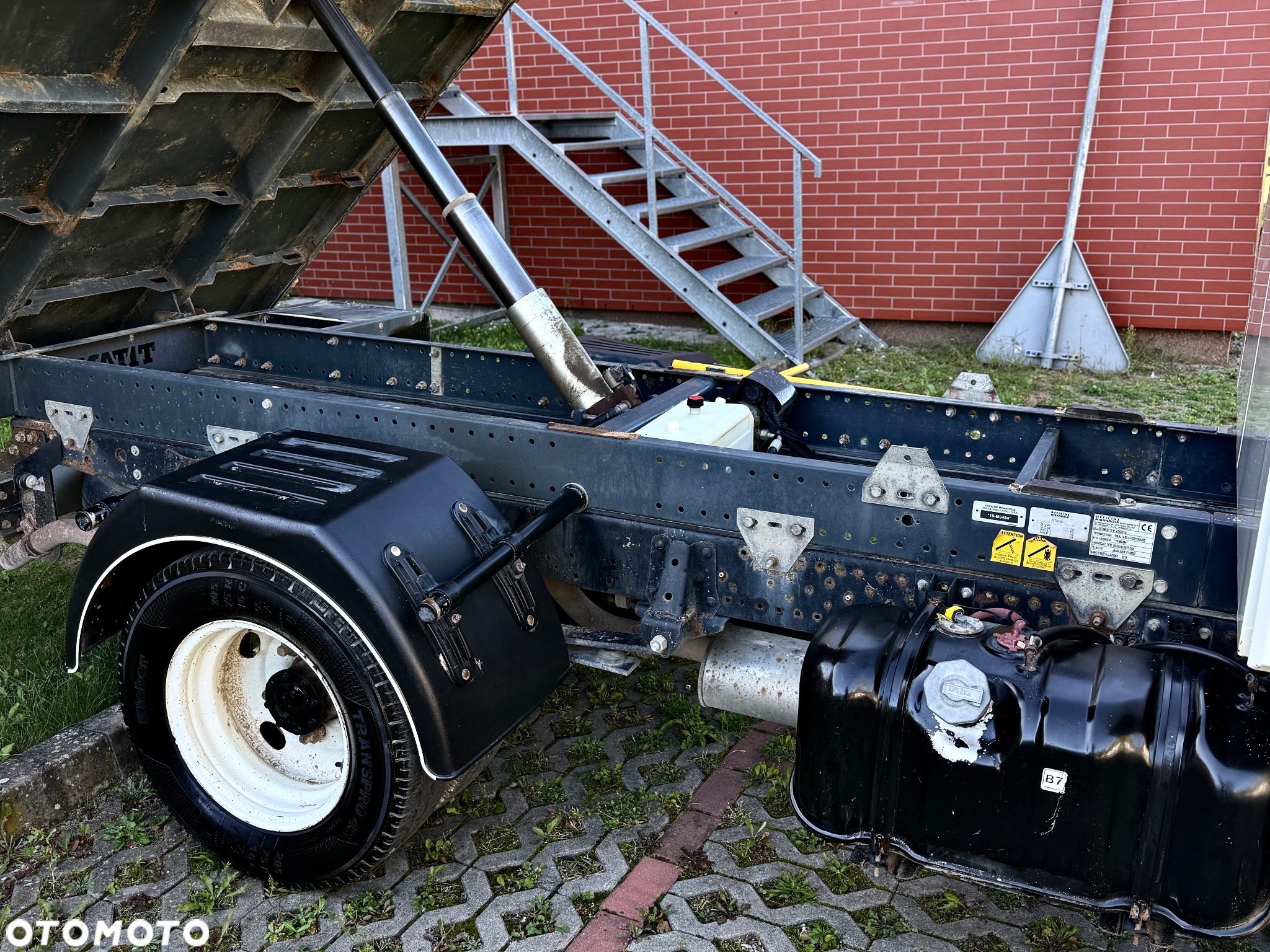 Isuzu N1R - 25