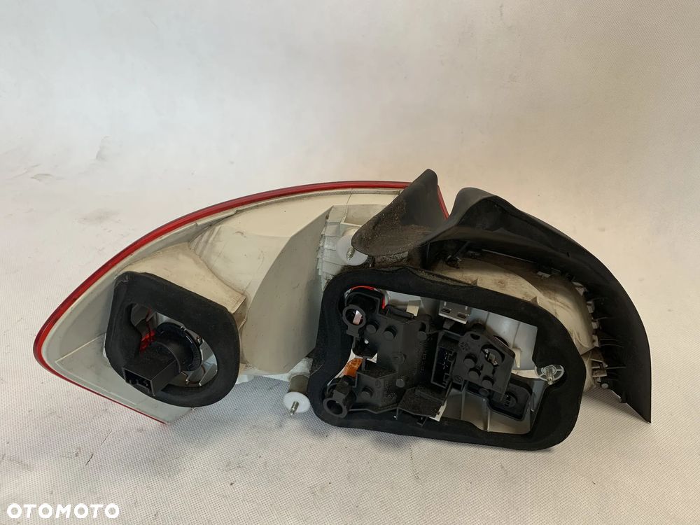 BMW 1 I E82 E88 Coupe Cabrio 07-11r Lampa prawa tyl tylny - 2