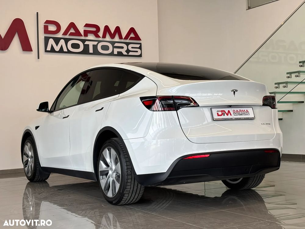 Tesla Model Y - 6