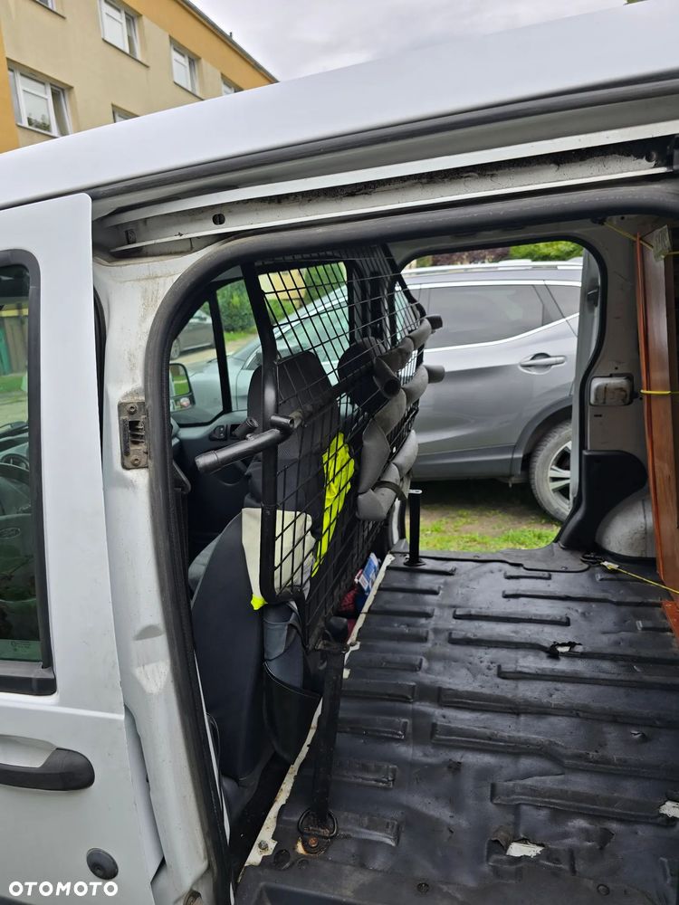 Ford Tourneo Connect - 32
