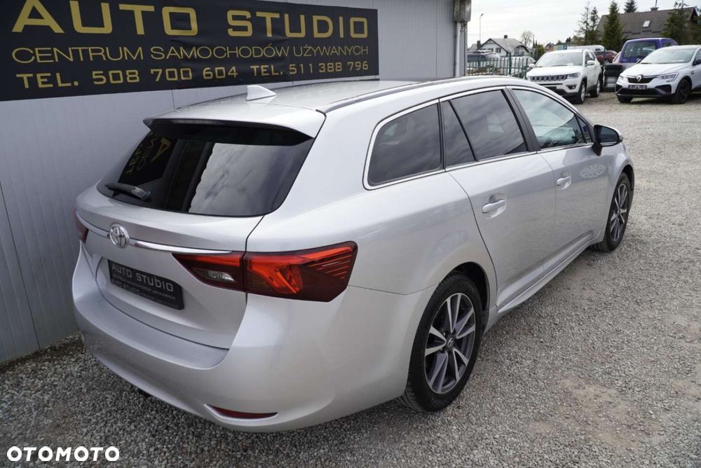 Toyota Avensis 2.0 D-4D Premium - 3