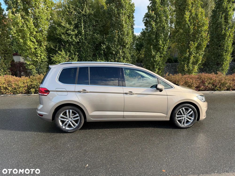 Volkswagen Touran - 10