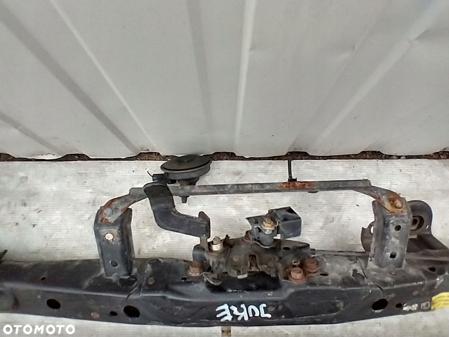 NISSAN JUKE I F15 PAS PRZEDNI GÓRNY ZAMEK MASKI WZMOCNIENIE KLAKSON - 4