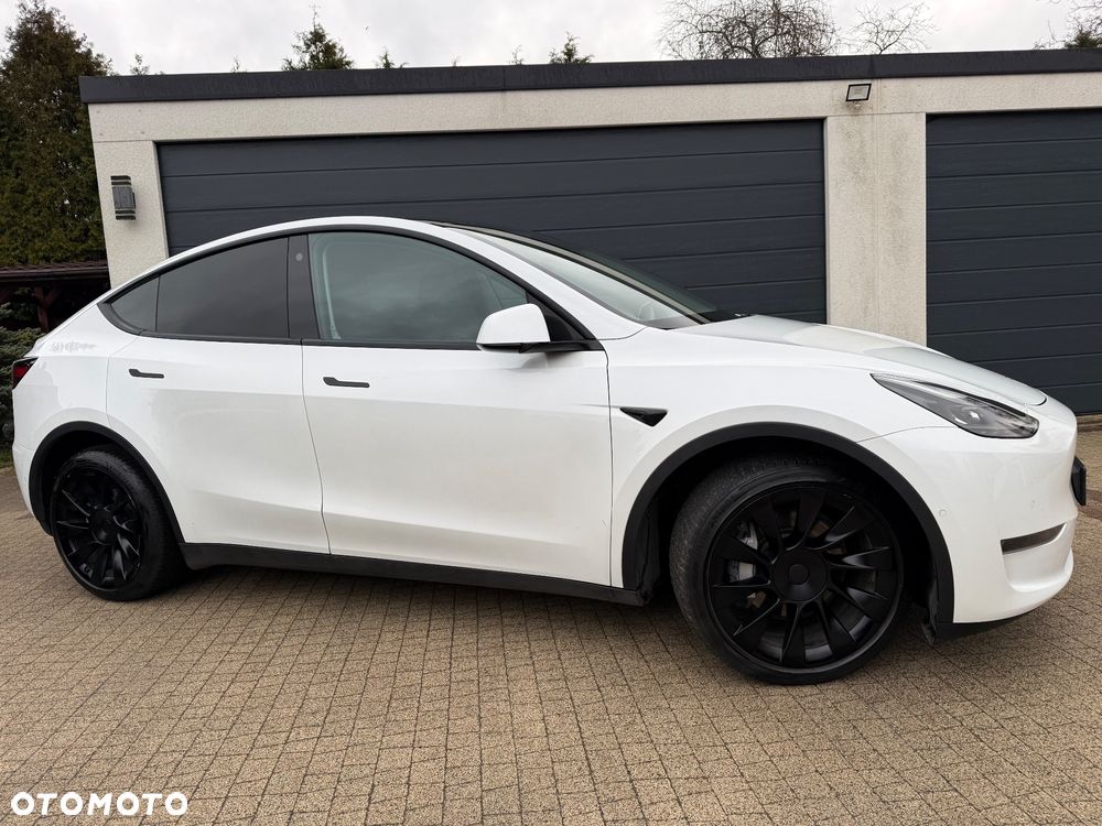 Tesla Model Y Long Range AWD - 25